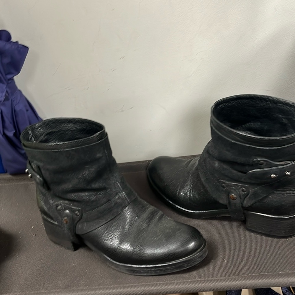 Vera Wang Black Ankle Moto Boots Size 8